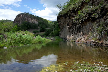 Fototapeta na wymiar Somoto Canyon in the north of Nicaragua, a popular tourist destination for outdoor activities such as swimming, hiking and cliff jumping