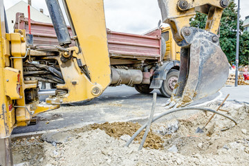 Detail of hydraulic system for control excavator's arm