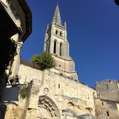 Fototapeta na wymiar Église monolithe de Saint-Émilion