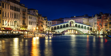 Fototapeta na wymiar Panorama of Grand Canal and Rialto Bridge at night Venice, Italy