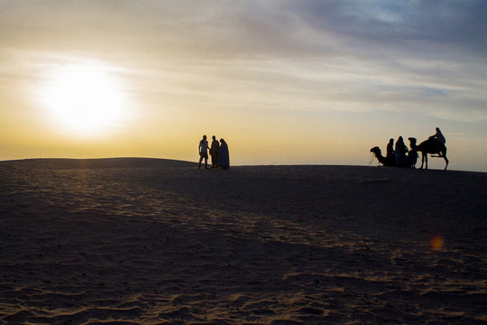 закат солнца в пустыне