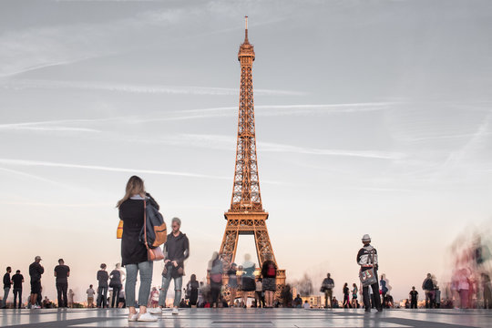 Paris - parvis du Trocad&eacute;ro