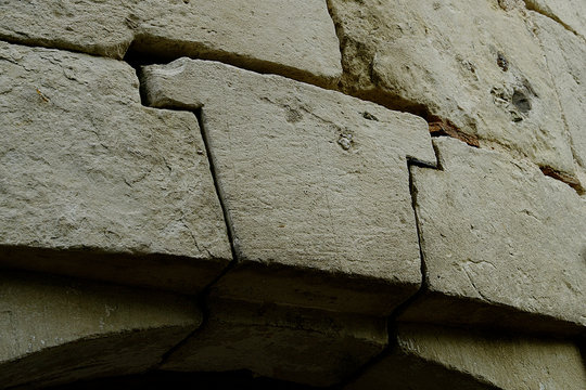 Cl&eacute; de vo&ucirc;te en T d'un ancien moulin &agrave; vent