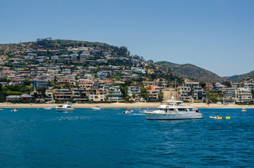Fototapeta na wymiar Yacht mooring in Emerald Bay, Laguna Beach California