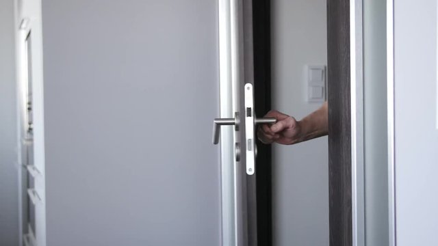 Person opens / closes an interroom door