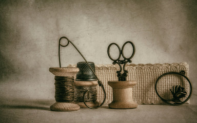 Old coils and vintage sewing accessories