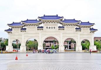 Obraz premium Entrance to Chiang Kai-Shek Memorial Hall