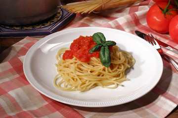 Spaghetti pomodoro e basilico