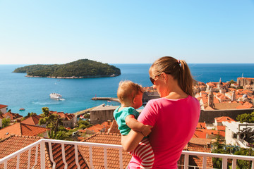Fototapeta na wymiar mother and baby looking at Dubrovnik, Croatia