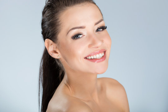 Beautiful smiling woman with healthy skin