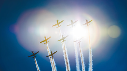 Air show - samoloty na tle nieba  - obrazy, fototapety, plakaty