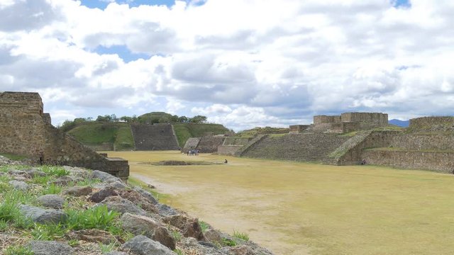 モンテ・アルバンの古代遺跡　オアハカ　メキシコ