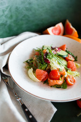 Vegetable salad with grapefruit and salmon