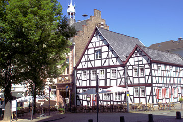 Fachwerkh&auml;user am alten Rathaus in Bad Honnel, Naturpark Siebengebirge