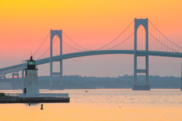 A sunset over the Newport Bridge in Newport, Rhode Island  - obrazy, fototapety, plakaty