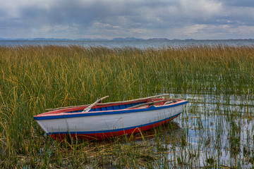 peru lake titicaca boat
