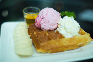 Ice cream buffers and banana