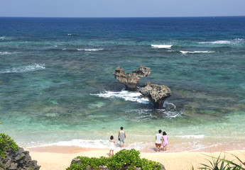 沖縄古宇利島のハートロックはロマンチック