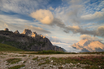 Obraz premium Dolomites sunrise above clouds