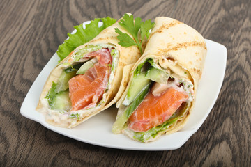 Salmon bread roll