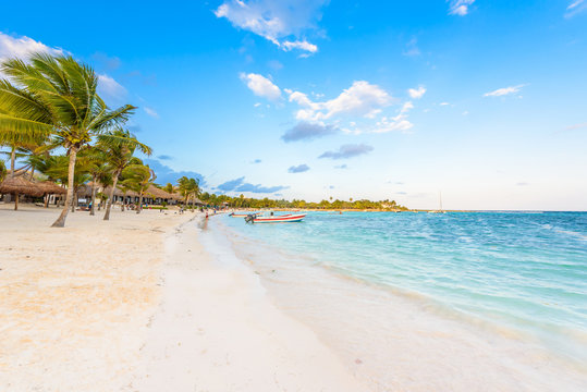 Akumal beach - paradise bay Beach in Quintana Roo, Mexico - caribbean coast © Simon Dannhauer