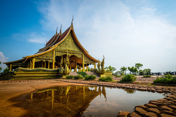Fototapeta premium wat Sirindhorn Wararam Phu Prao temple in Ubon Ratchathani, thailand