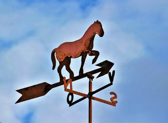 Windrichtungsanzeiger mit Pferd