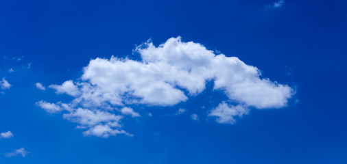Fototapeta na wymiar Beautiful of blue sky with white cloud for texture Concept idea