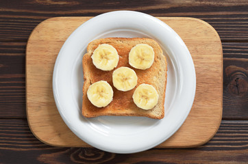 Toasted bread with bananas