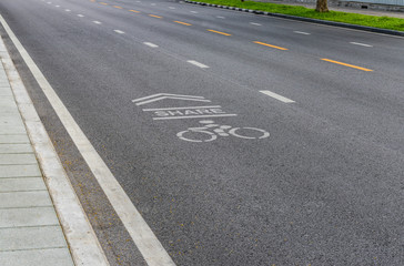Sharing lane for bicycle