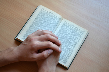 Naklejka premium hands on a book