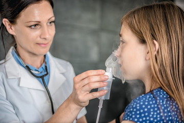 Little girl having nebulizer treatments - obrazy, fototapety, plakaty