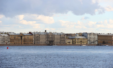 Fototapeta premium Набережная Санкт-Петербурга. Река Нева