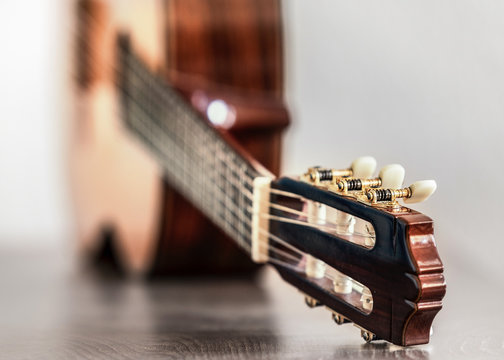 Gitarre mit Sch&auml;rfeverlauf