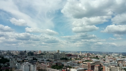 Naklejka premium skyline with clouds under big city, Kiev