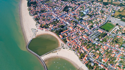 Vue aérienne sur la plage de La Bernerie en Retz, France