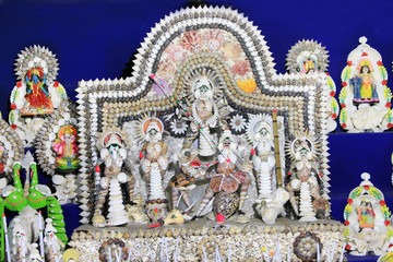 Obraz premium Durga Maa made by conch shell. Colorful handcraft for interior decoration.