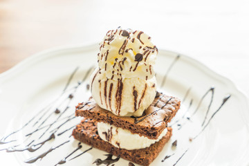 chocolate brownies with vanilla ice-cream