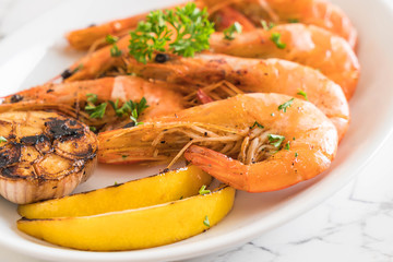 fried shrimps with garlic