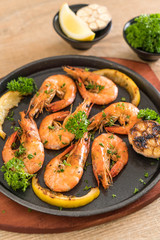 fried shrimps with garlic
