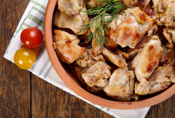 Roasted chicken meat pieces.