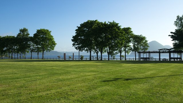 初夏の公園風景　北海道洞爺湖