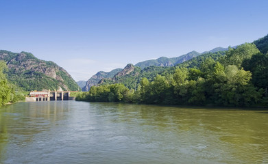 Fototapeta na wymiar valley of Olt river in Romanian Carpathians