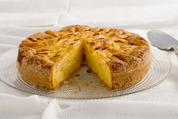 torta di mele casalinga tagliata primo piano