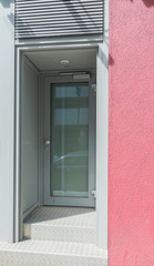 Moderne Tür mit Milchglas