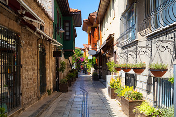 Fototapeta na wymiar street scene in Kaleici - the historic city center of Antalya, Turkey
