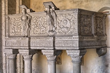 Pulpito di Carlo V nell'atrio della chiesa di San Michele a Cagliari