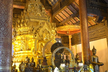 Fototapeta premium Golden Buddha statue in Thailand Buddha Temple.