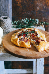Galette with prosciutto and pear
