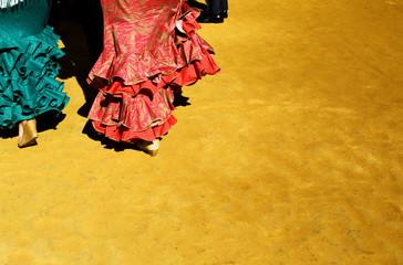 Trajes de flamenca en la feria de Abril / In the April fair Flamenco dresses. Sevilla - obrazy, fototapety, plakaty